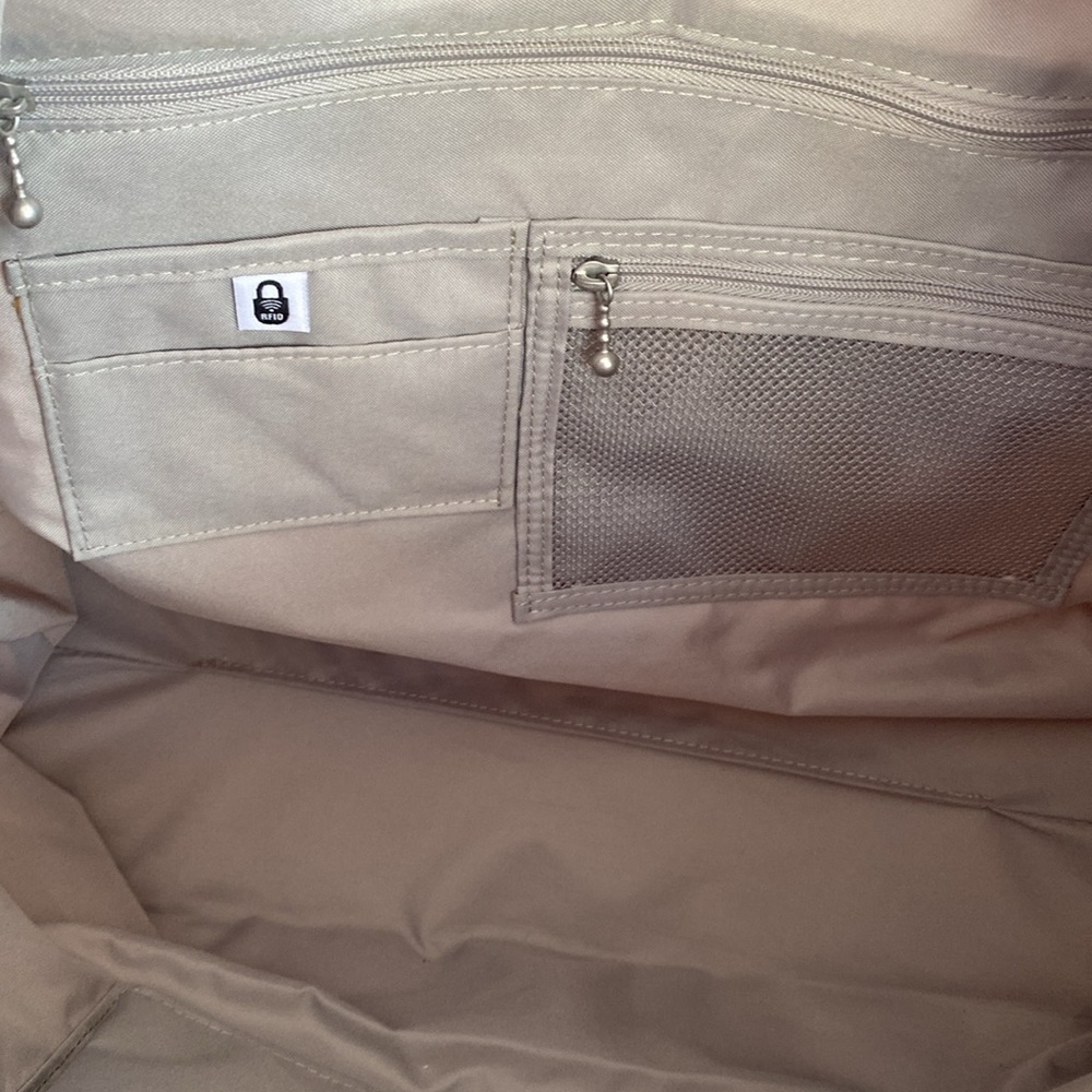 NWT $100 MSRP Baggallini Quilted Tote with RFID Protection - Picture 6 of 10